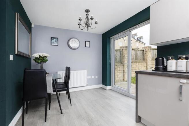 3 bed Semi-Detached for sale Image 6