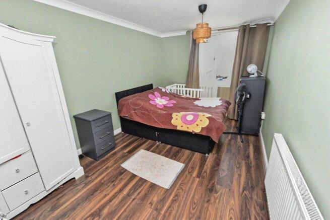 3 bed Town House for sale Image 5