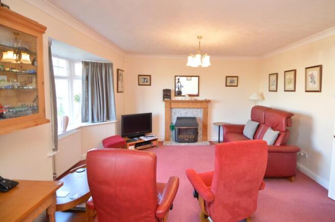 Lounge/Dining Area