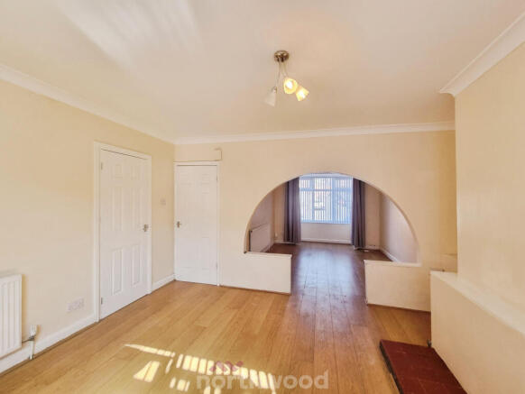 3 bed Terraced to rent Image 5