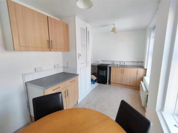 First flr flat 99 Nelson Road Central kitchen.jpg