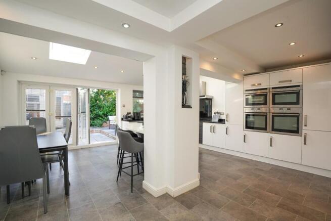 3 bed Semi-Detached for sale Image 6