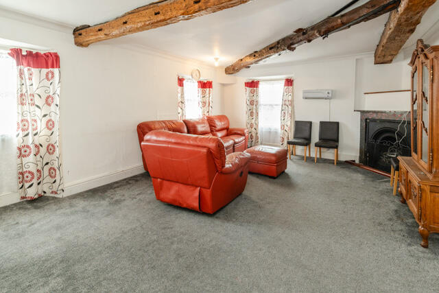 3 bed Apartment for sale Image 10