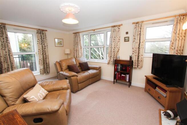 LIVING ROOM.jpg