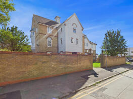 Flat 51, Lyndbourne Court, London Road, South Benfleet, Benfleet SS7 5UG
