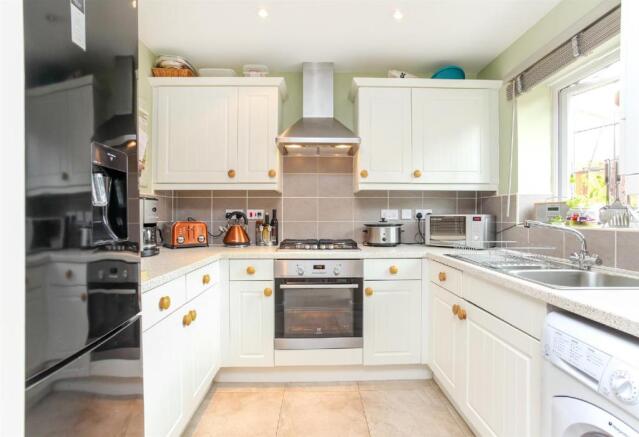 Kitchen 1.jpg