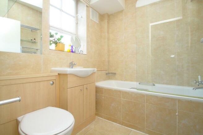 85_archer_house_bath