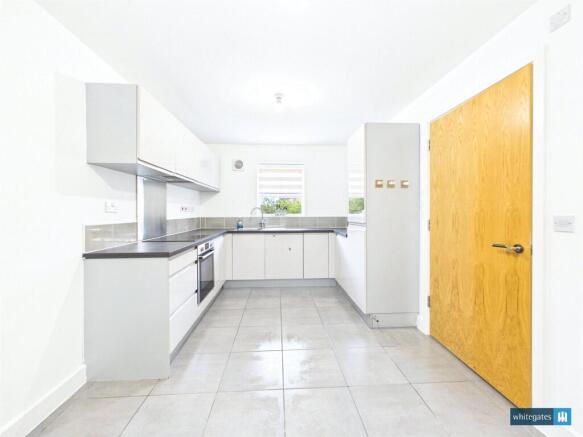 4 bed Semi-Detached for sale Image 6