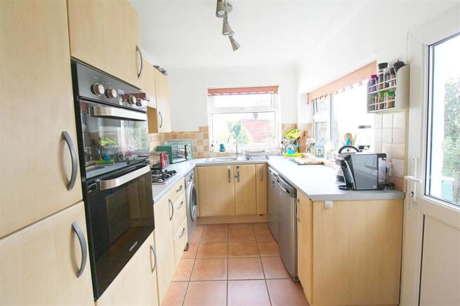 FITTED KITCHEN