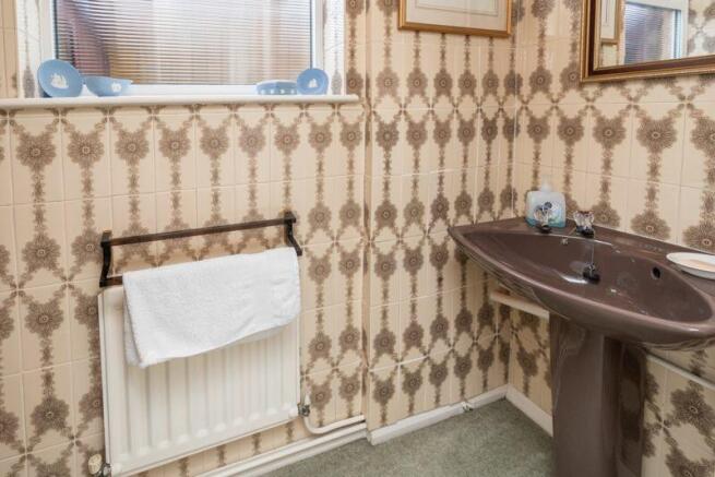 GUEST CLOAKROOM