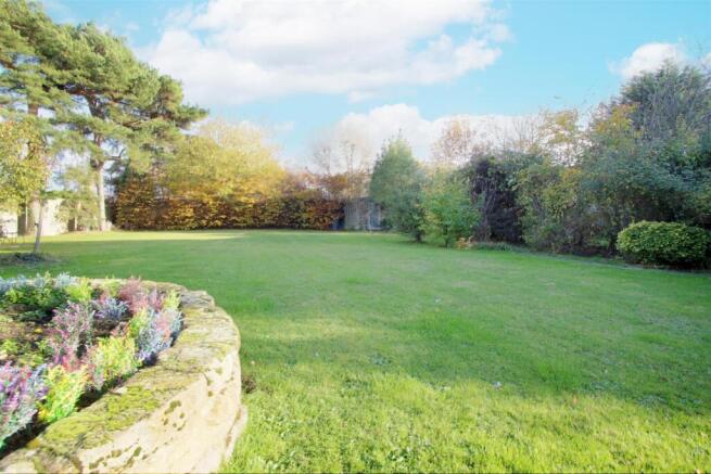Rear Garden b.JPG