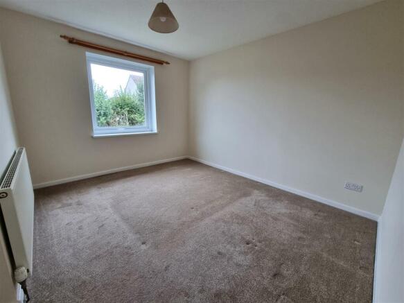 Bedroom 1.jpg