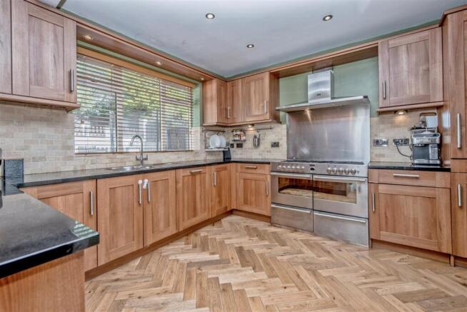 Fitted Kitchen: