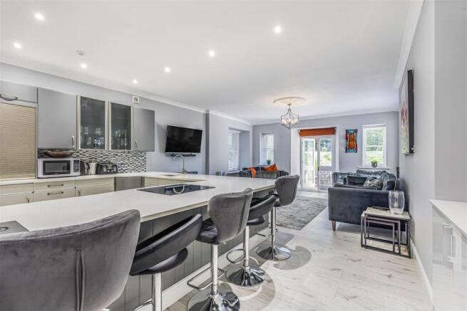 Flat 2 Earls Court, 9 Gervis Road, Bournemouth-Por