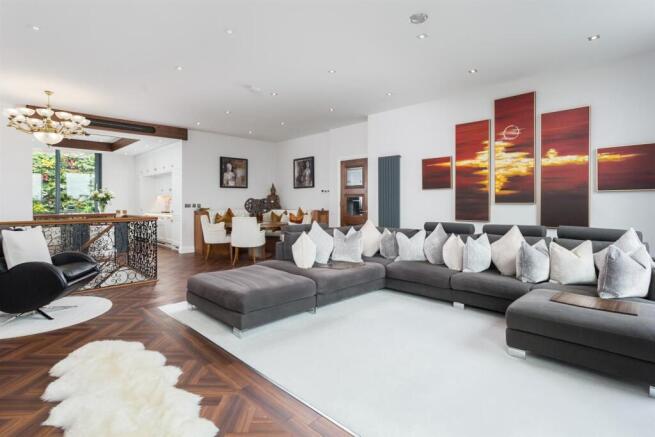 3 bed Apartment for sale Image 5