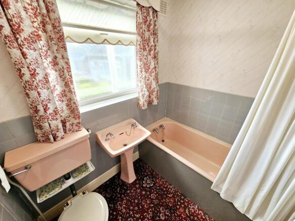 2 bed Semi-Detached Bungalow for sale Image 9