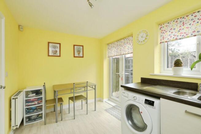 3 bed Semi-Detached for sale Image 6