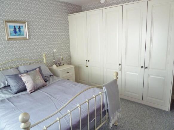 Bed 1 wardrobes