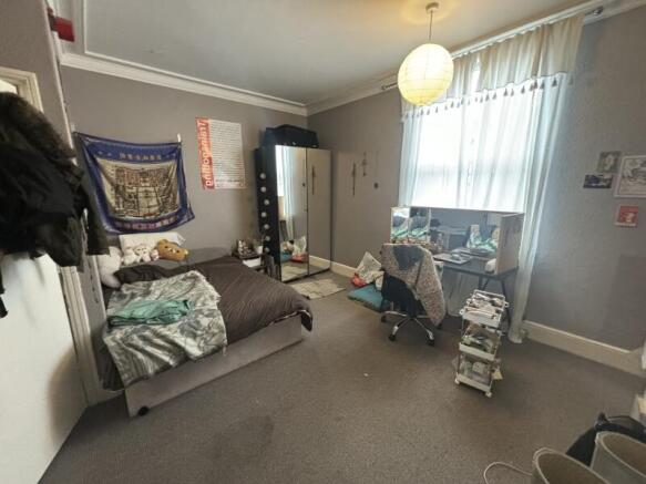 6 bed Terraced to rent Image 4