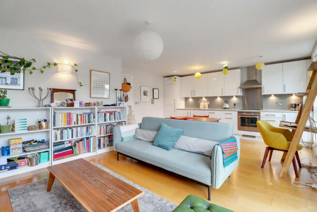 LOUNGE THROUGH RE...