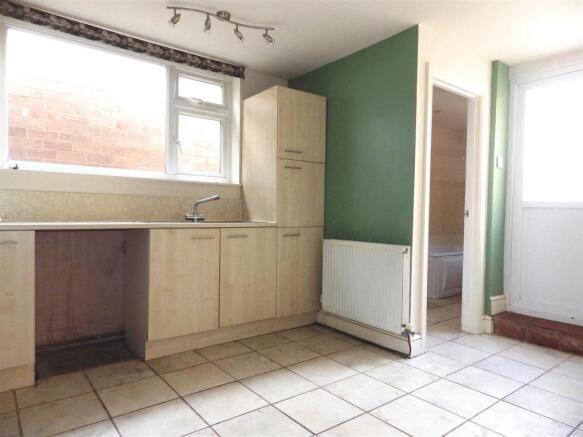 KITCHEN2.JPG