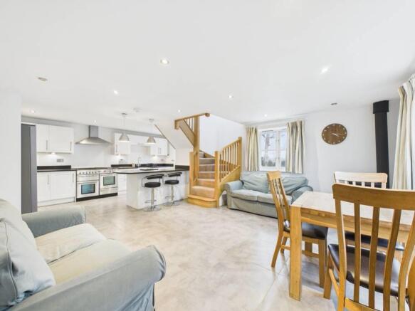 CAM03062G0-PR0134-STILL006-thumbnail-h750-70