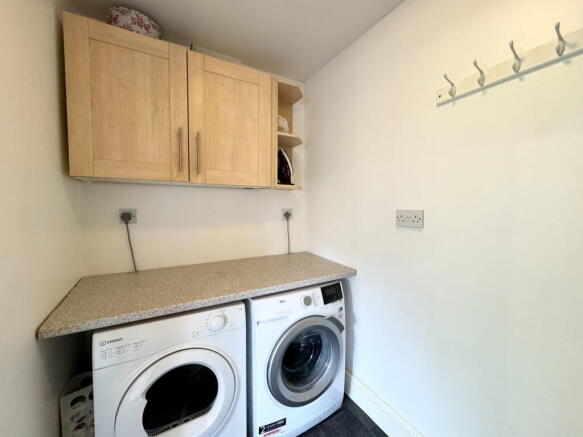 4 bed Semi-Detached for sale Image 7
