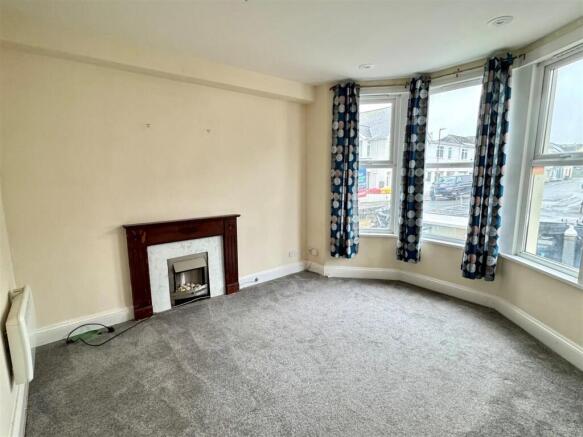 Flat 1, 13 Edgcumbe Avenue Lounge