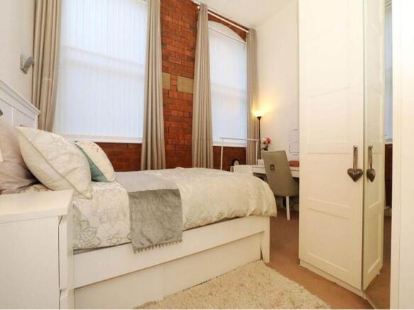 2 bed Flat to rent Image 6