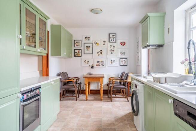 5 bed Detached for sale Image 5