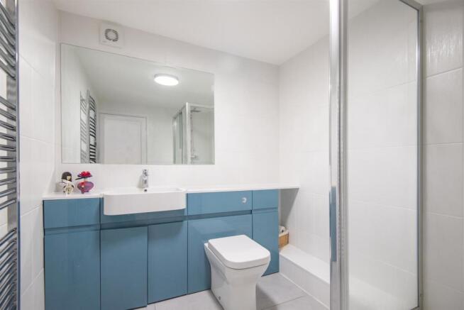 SHOWER ROOM/WC