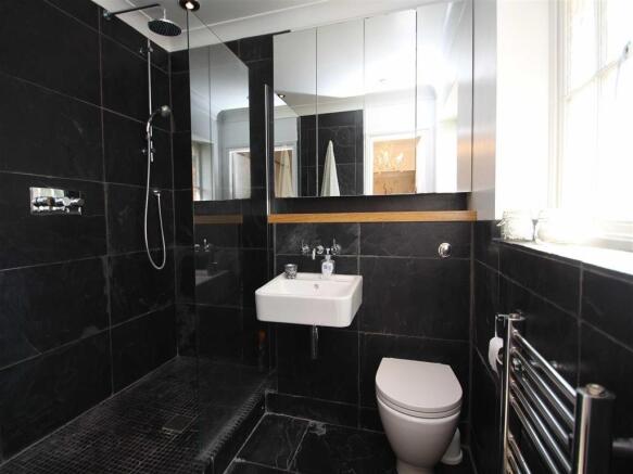 EN SUITE SHOWER ROOM