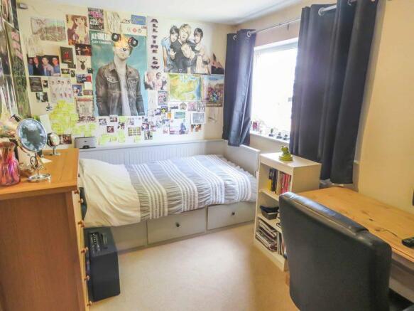 BEDROOM 1.JPG
