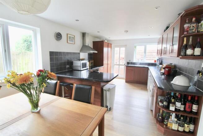 Kitchen 4.jpg