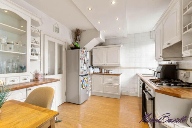4 bed Semi-Detached for sale Image 5