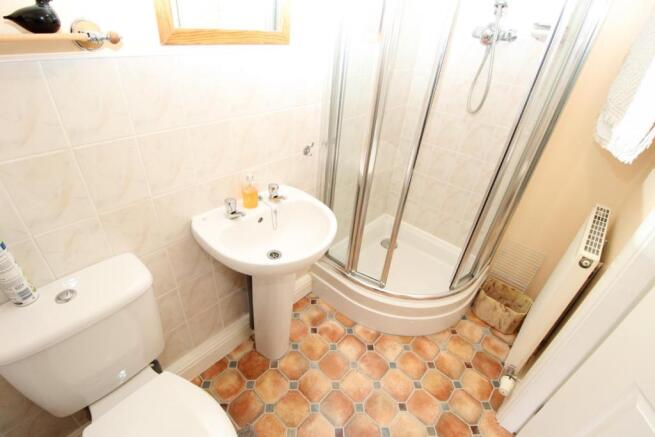 SHOWER ROOM/ W.C.