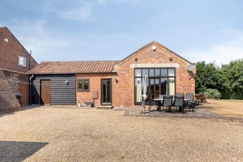 Wonderful Three Bedroom Barn Conversion in Sculthorpe