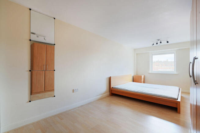 3 bed Apartment to rent Image 10