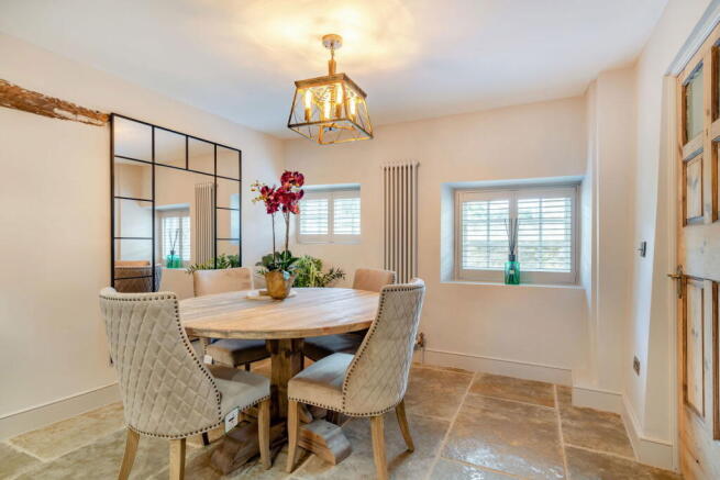 4 bed Cottage to rent Image 9