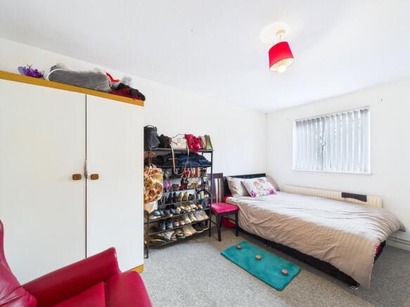 CAM01909G0-PR0437-STILL010