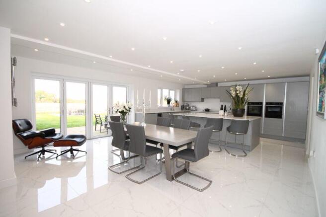 Kitchen/Dining...