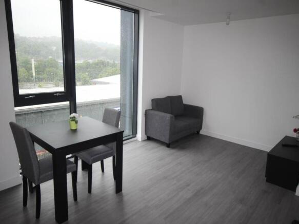 Studio to rent Image 8