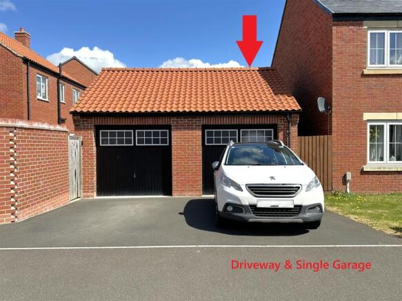 Driveway & Single Garage 978
