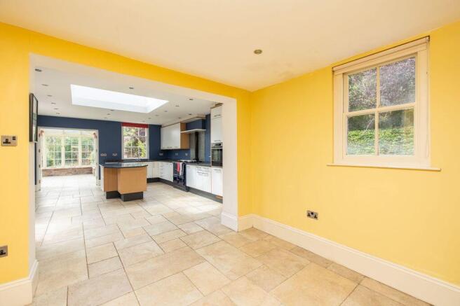 4 bed Detached for sale Image 9
