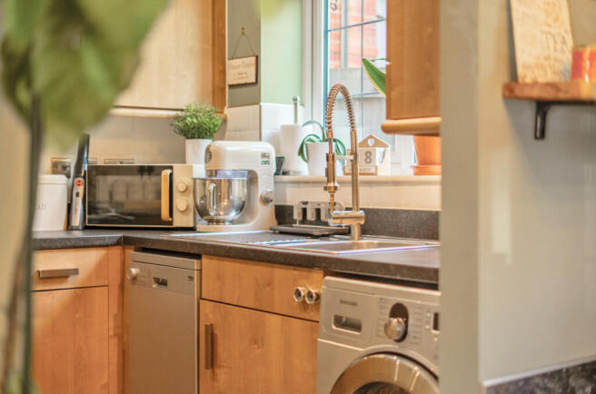 -691d990dd96f5-l-1381149-10-691cd423a73d6