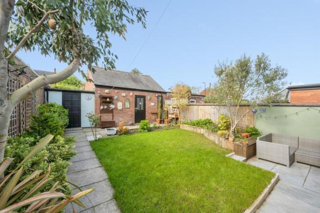 5 bed Semi-Detached for sale Image 8