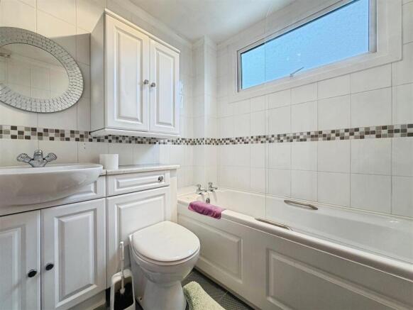 3 bed Semi-Detached for sale Image 10