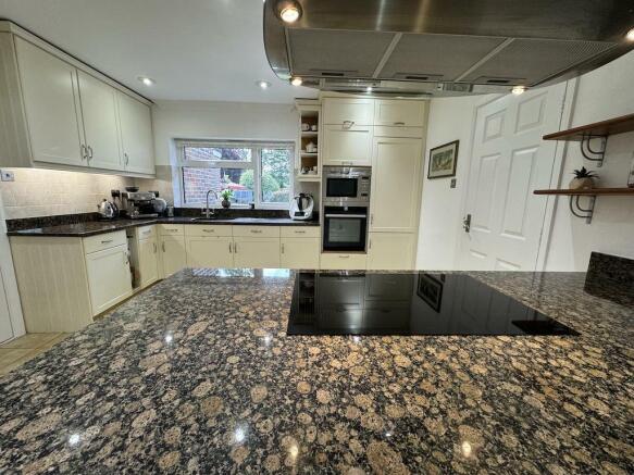 7 - Granite worktops.jpg