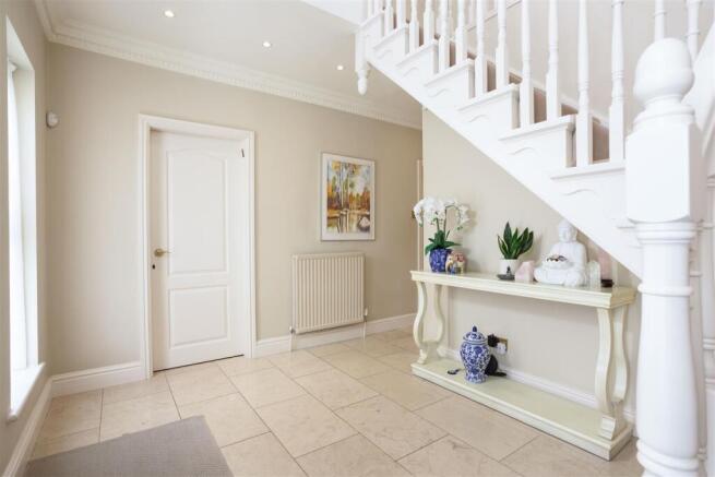 4 bed Detached for sale Image 11