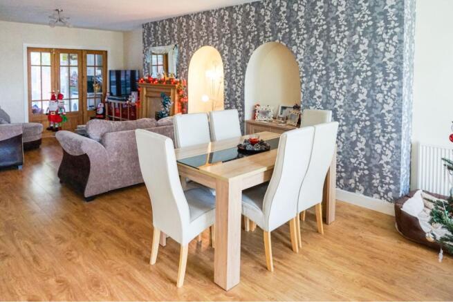Lounge/Dining Room